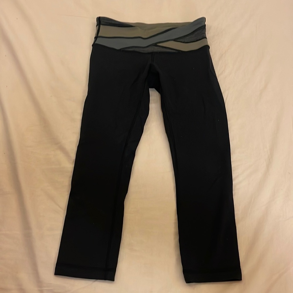 OLD SCHOOL LULU CAPRI LEGGINGS SIZE 4